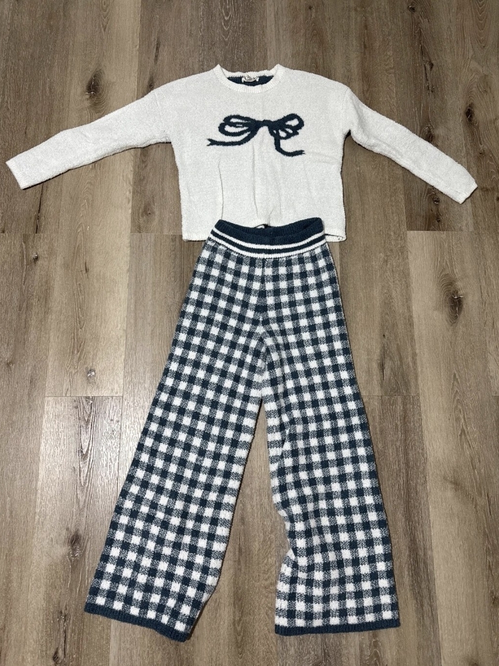 Women's Cream & Navy Bow Knit Pajama Set